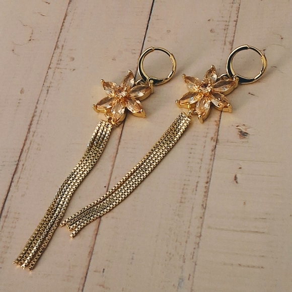 Pretty Bird Golden Hour Drop Earrings – Champagne Sparkle & Luxe Flow - Picture 8 of 11